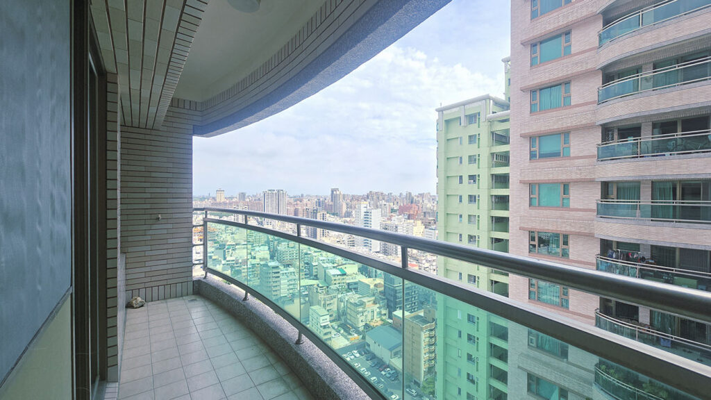 巨蛋和楓前陽台