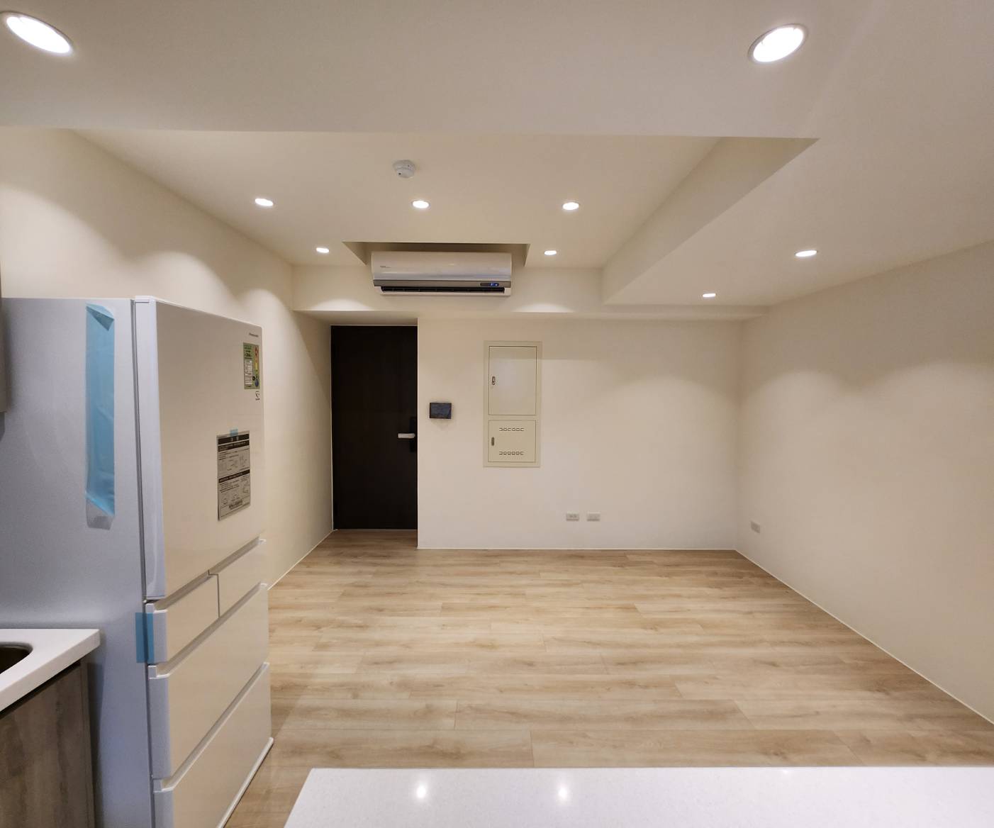 屏東演藝廳特區|花園帝寶2房2衛|泳池健身房新成屋|10年免管理費景觀宅