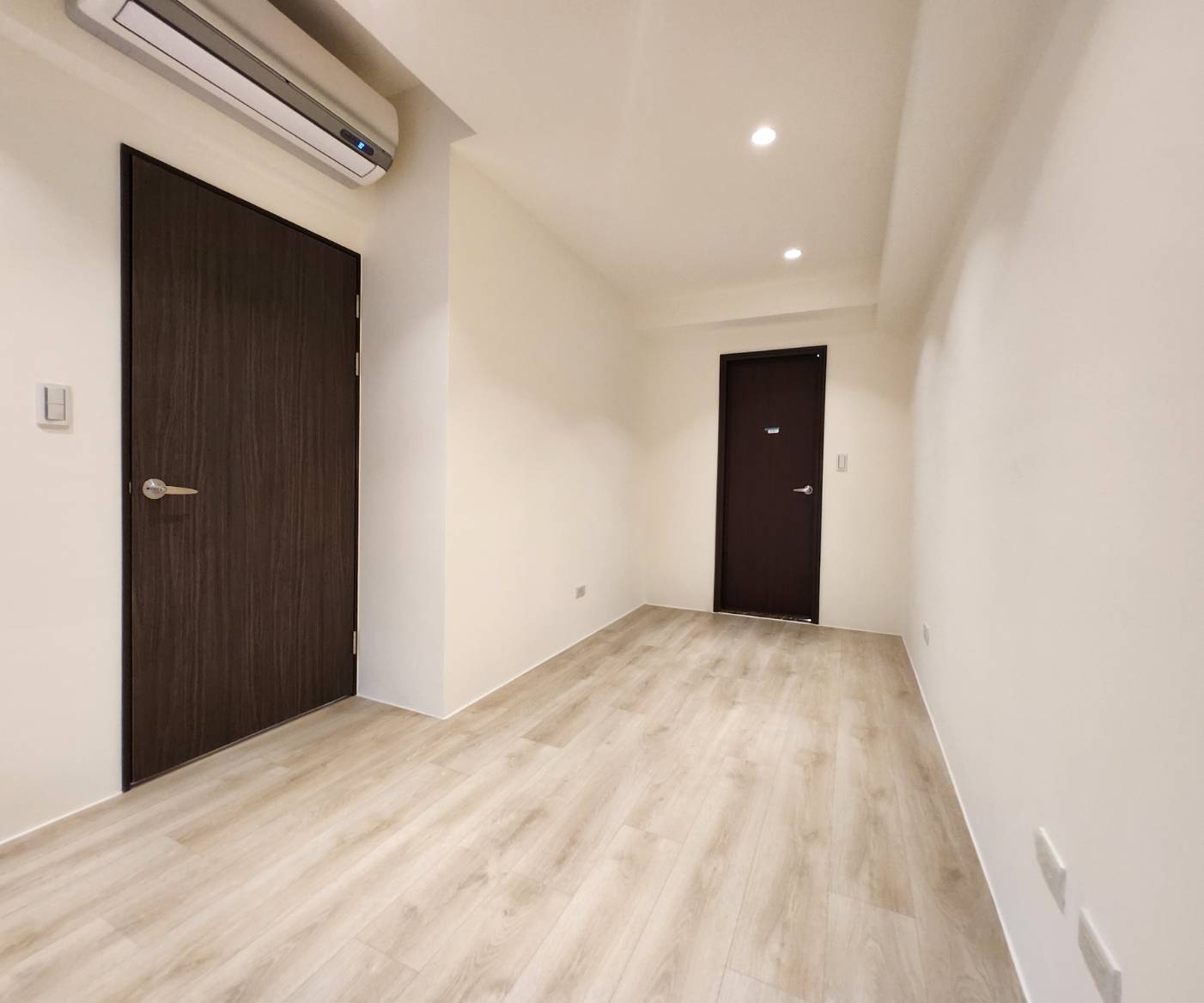 屏東演藝廳特區|花園帝寶2房2衛|泳池健身房新成屋|10年免管理費景觀宅