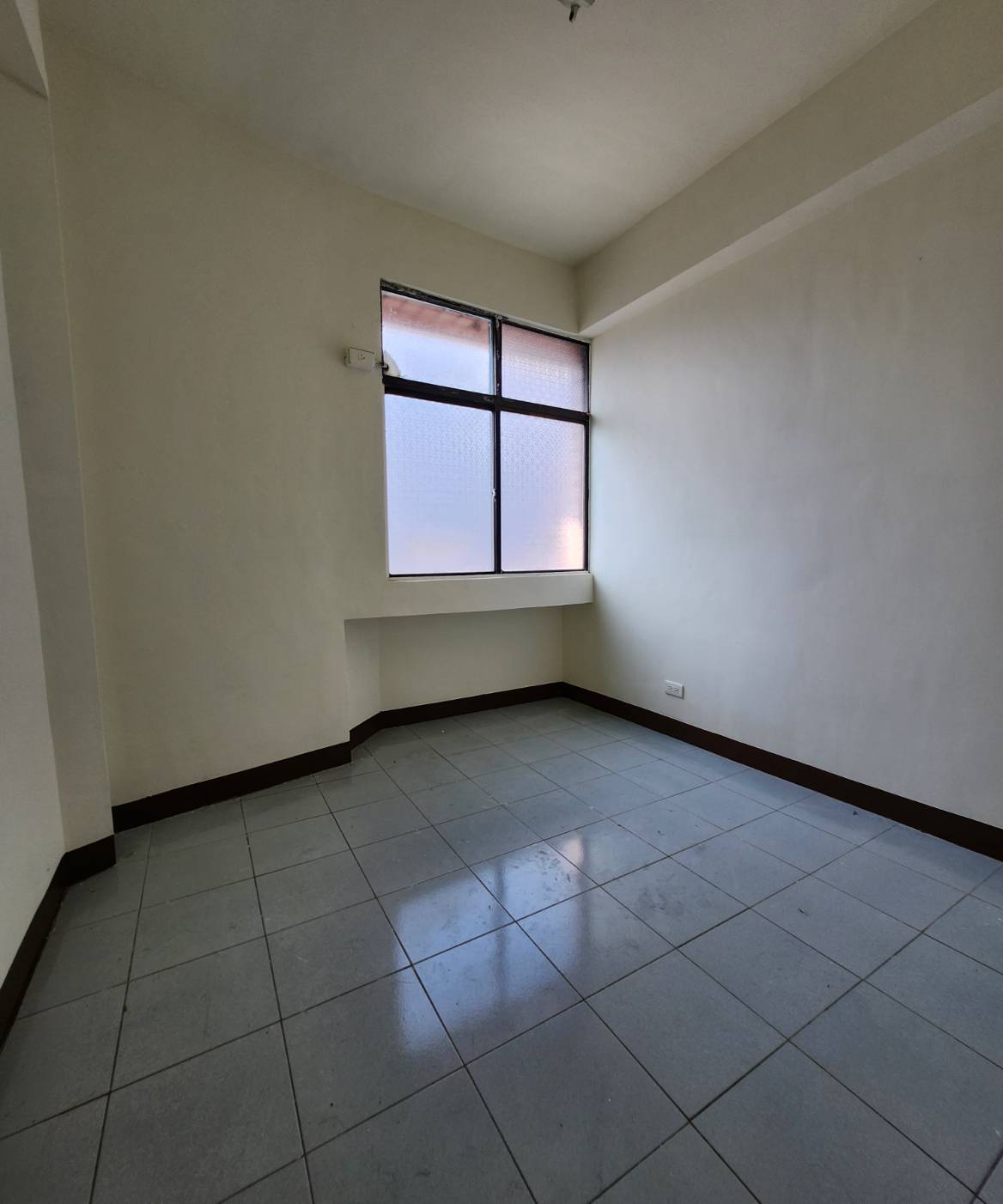 草衙前鎮區｜小家庭首選                                          ｜正三房邊間採光、次高樓層、低管理費