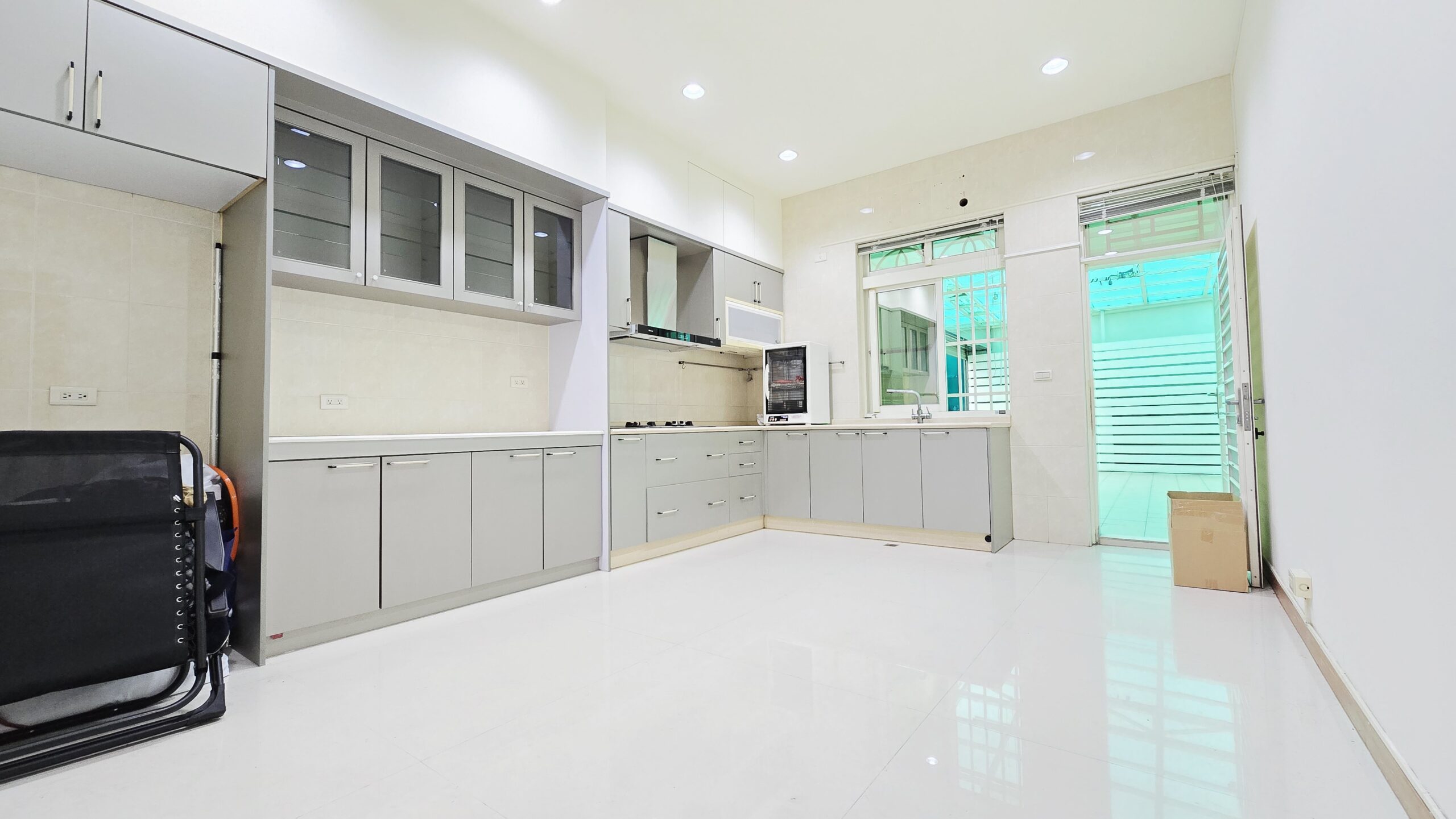 鳳山區曹公路透天廚房