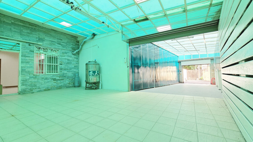 鳳山區曹公路車庫