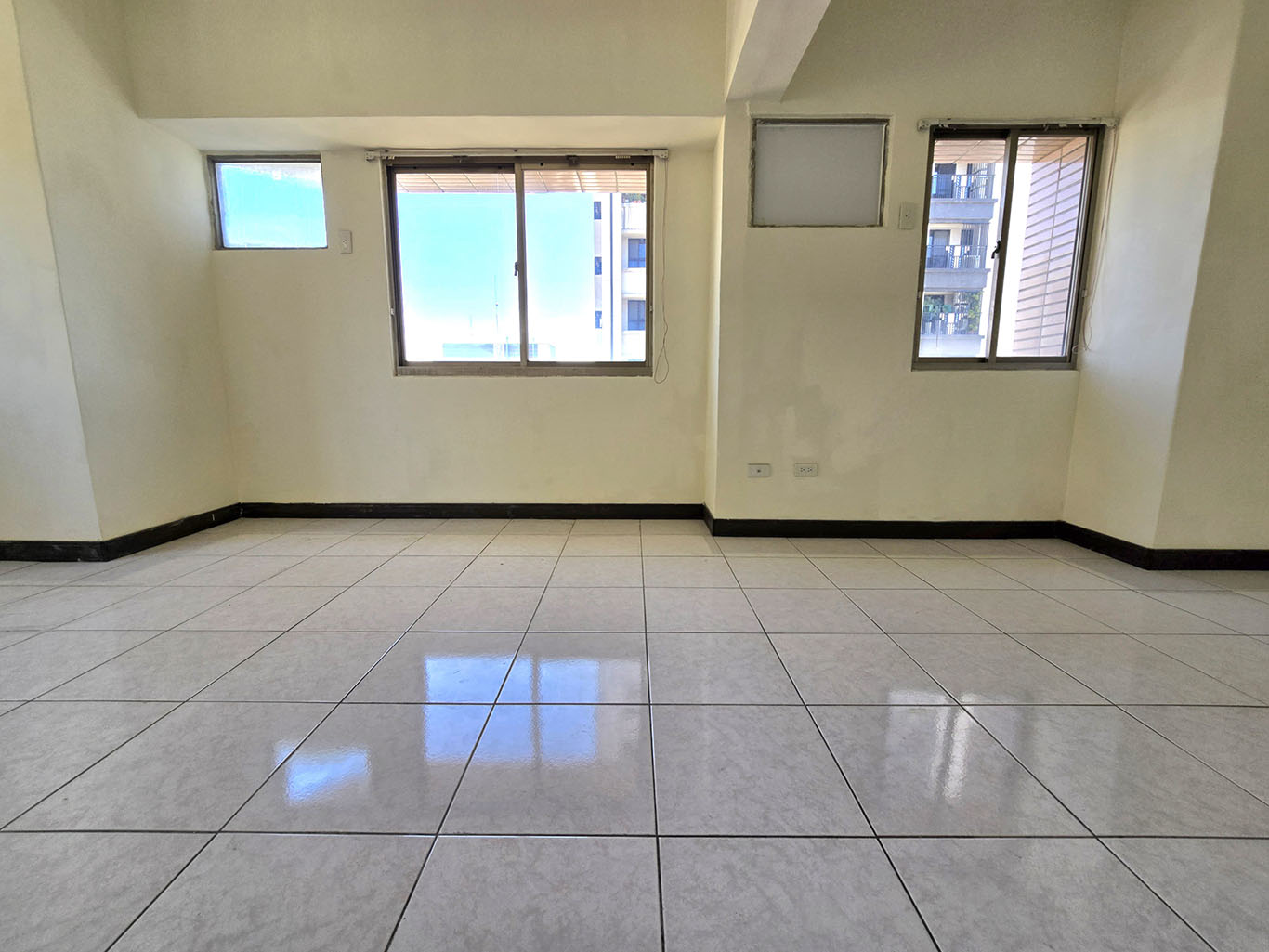 捷運生態園區站崇德商圈                                 明亮3房平車