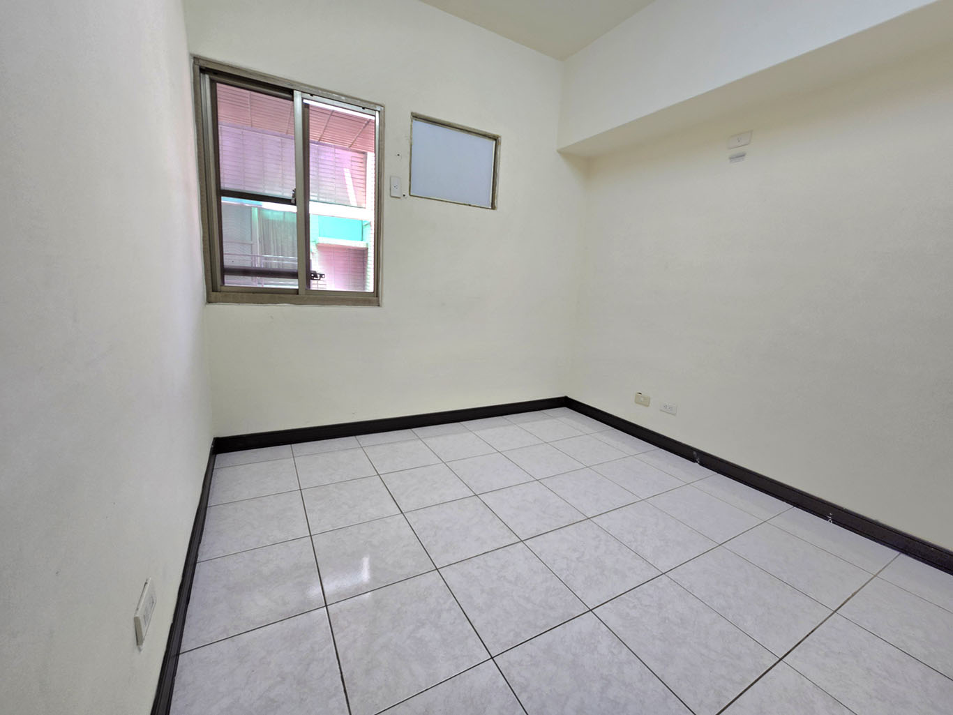 捷運生態園區站崇德商圈                                 明亮3房平車