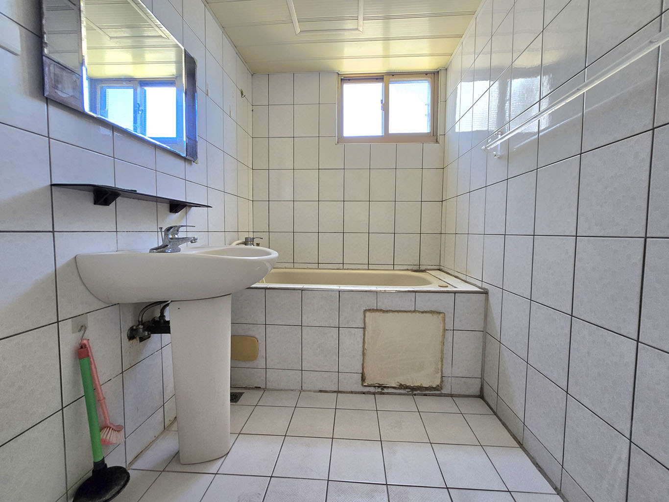 捷運生態園區站崇德商圈                                 明亮3房平車