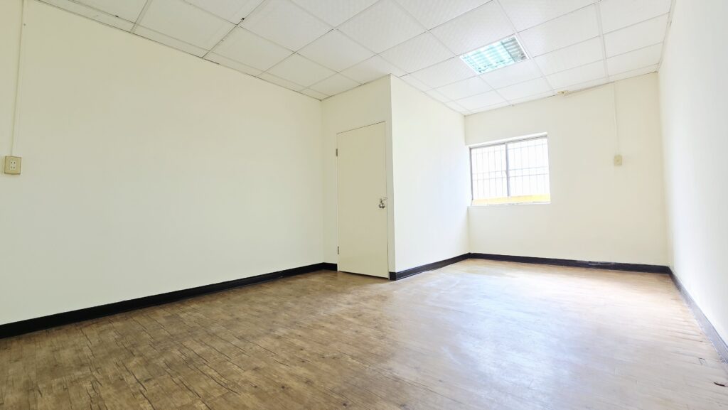 鳳山區曹公路透天頂樓後